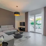 Stunning Marea With A Private Pool Villa