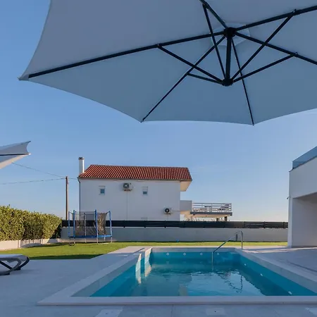 Stunning Marea With A Private Pool Врси