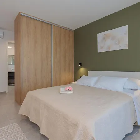 Villa Stunning Marea With A Private Pool Vrsi