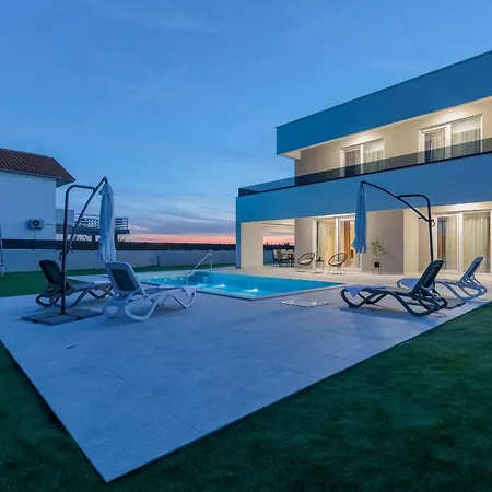 Stunning Marea With A Private Pool Villa