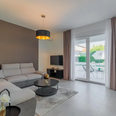 Stunning Marea With A Private Pool Villa
