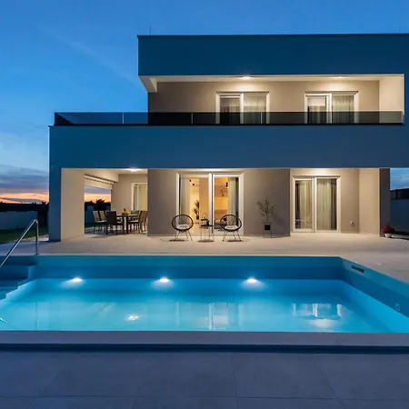 Stunning Marea With A Private Pool Villa