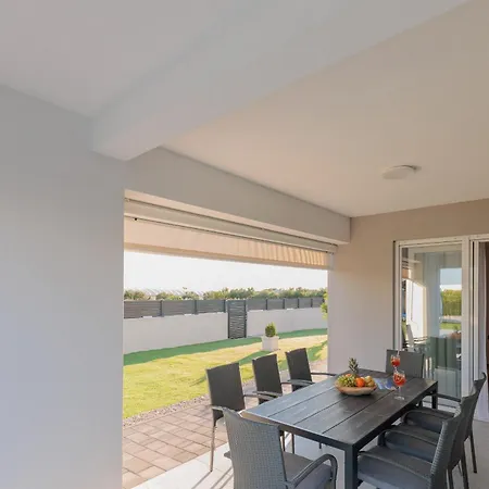 Stunning Marea With A Private Pool * Врси