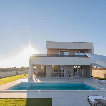 Вилла Stunning Marea With A Private Pool Врси