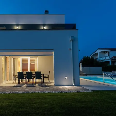 Stunning Marea With A Private Pool * Врси