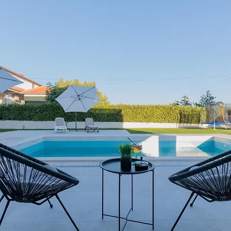 Vila Stunning Marea With A Private Pool Vrsi