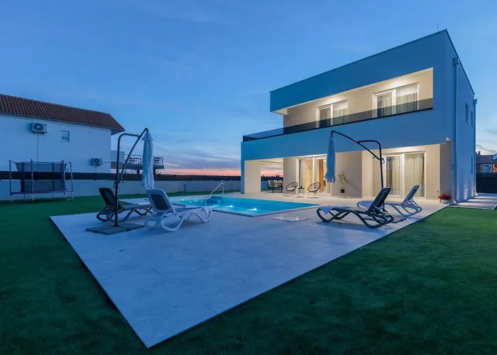 Stunning Marea With A Private Pool 别墅