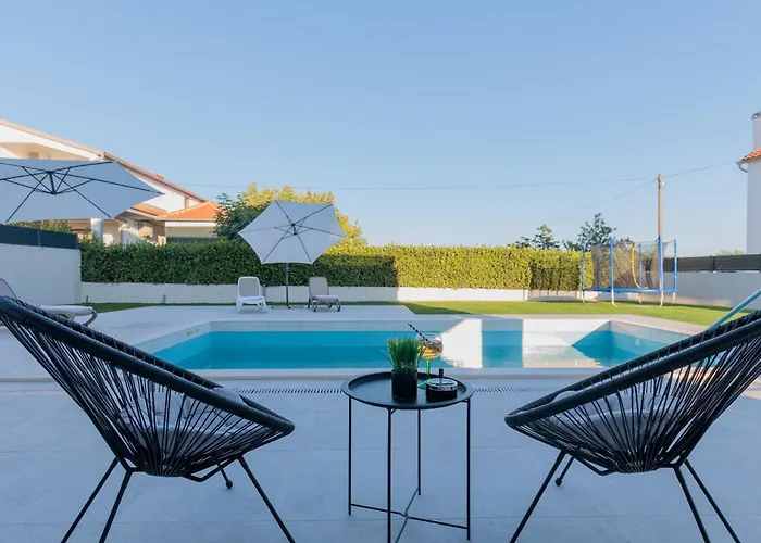 别墅 Stunning Marea With A Private Pool 沃希